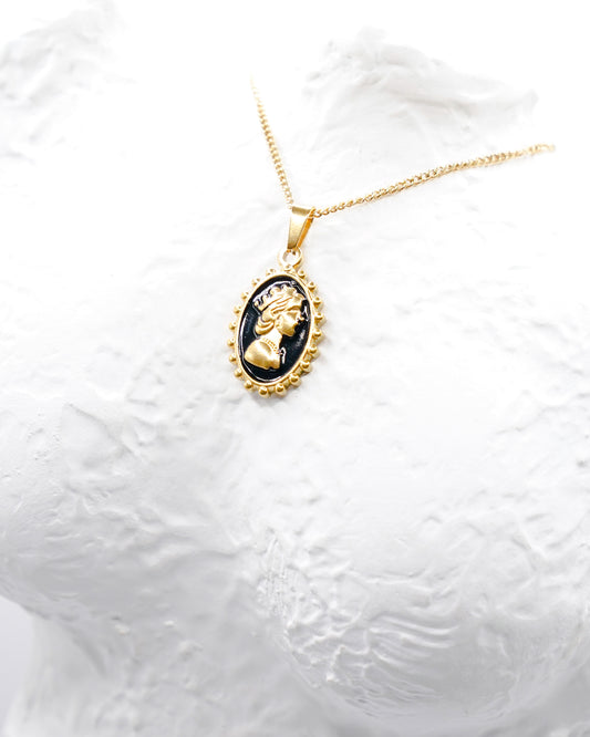 The Queen Pendant Necklace